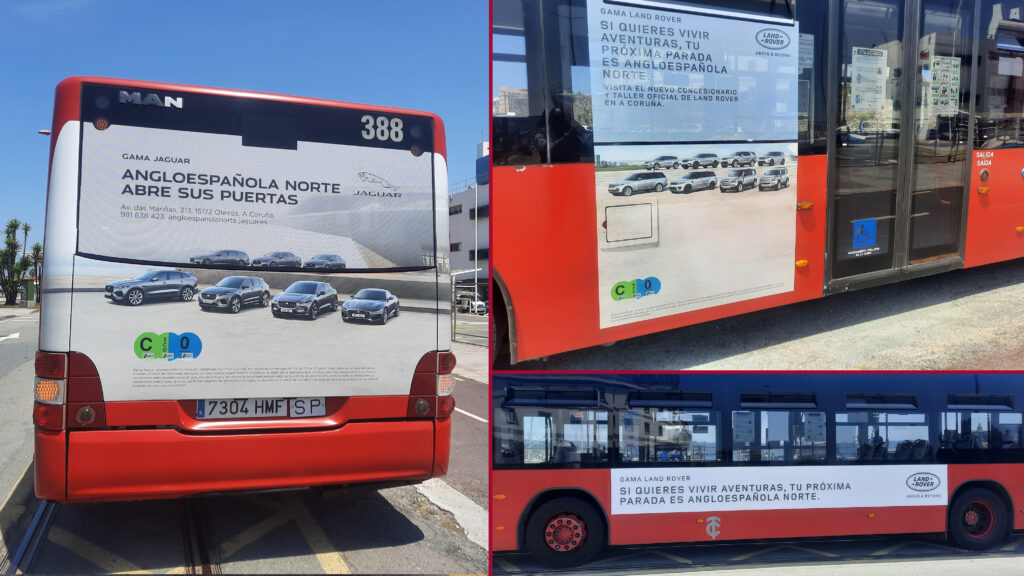 Autobus rojo con publicidad